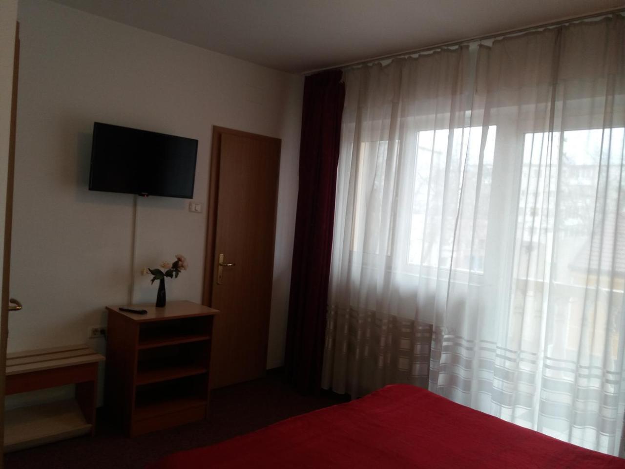Vila Queen Arad Esterno foto